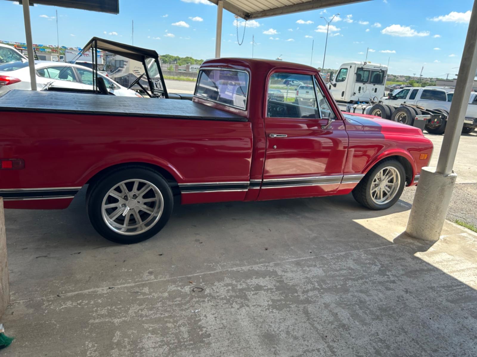 1972 Red Chevrolet C10 (CCE142A1201) , Automatic transmission, located at 1687 Business 35 S, New Braunfels, TX, 78130, (830) 625-7159, 29.655487, -98.051491 - 580 Horse Power - Photo #4